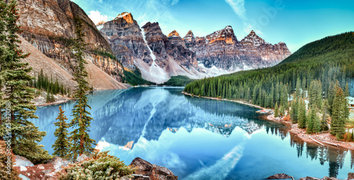 Obraz na plátně Moraine lake panorama in Banff National Park, Alberta, Canada