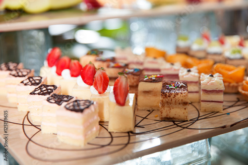 Obraz na płótnie Delicious Mini Cakes on Buffet Table