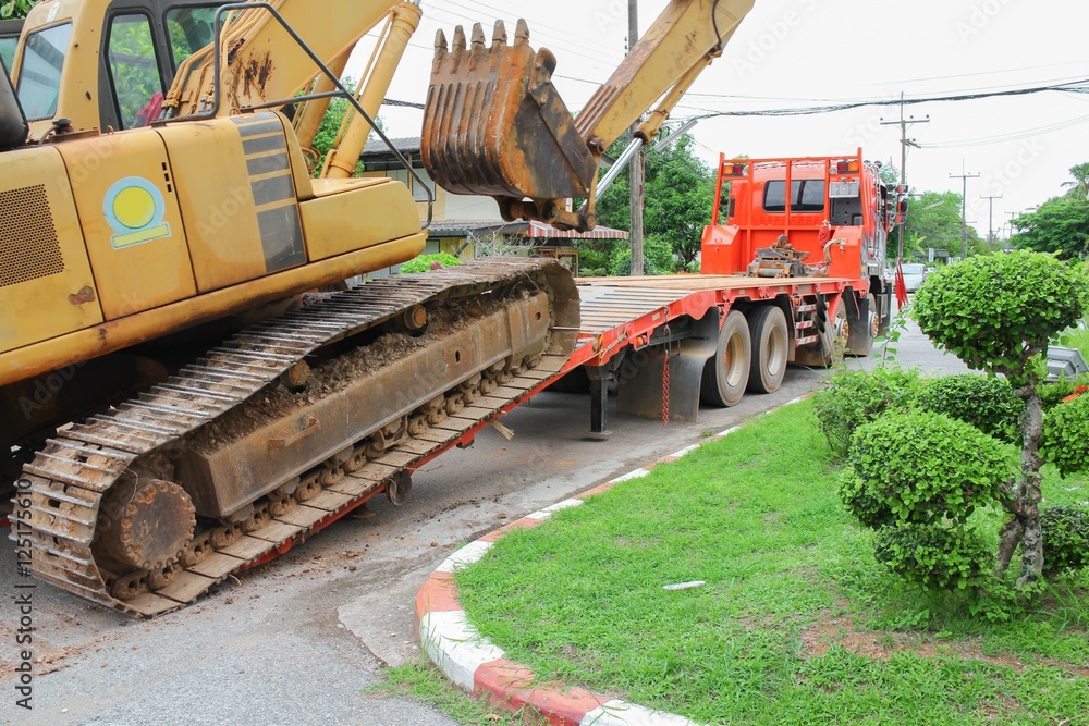 Excavators tracked motion to move climb up on Taylor Excavators tracked motion to move climb up on Taylor