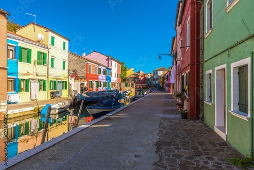 Fototapeta Naklejka Na Ścianę i Meble -  Venice (Italy) - Burano, the town of a thousand colors, an enchanted island in the heart of the Venice lagoon