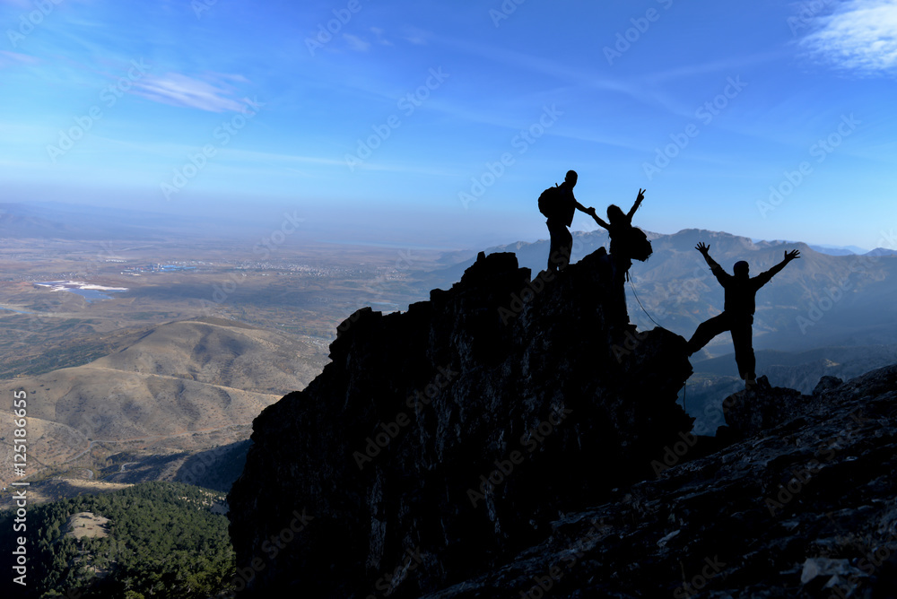 tırmanış ekibi ve uçurum kayalıkları