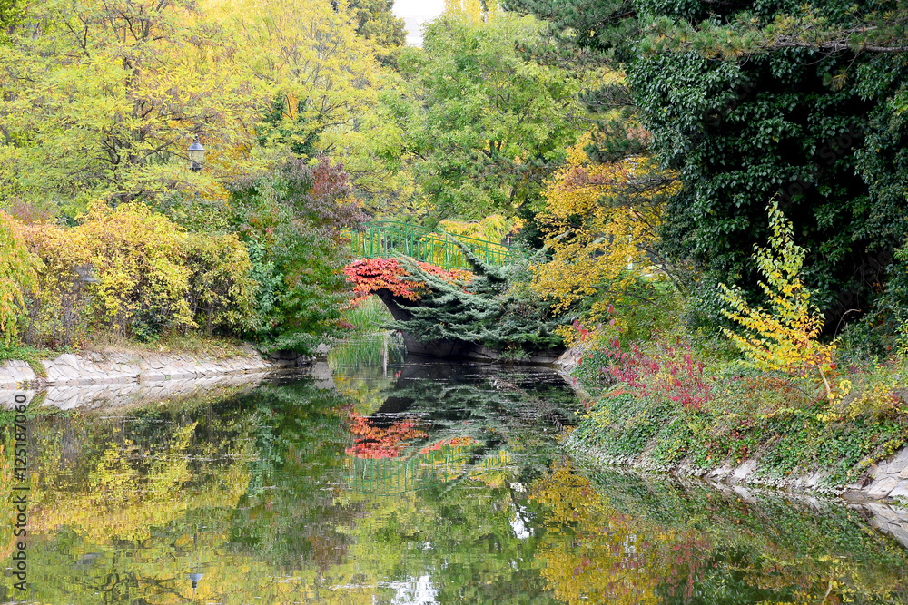 Wasserpark in Floridsdorf im Herbst Wasserpark in Floridsdorf im Herbst
