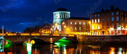 Photography Four Courts building in Dublin, Ireland at night