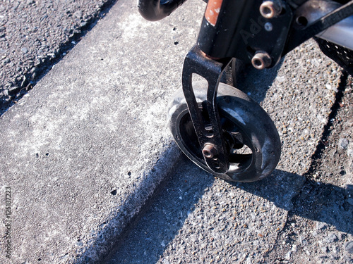 段差を昇れない前輪 / A tire that does not go up a step
