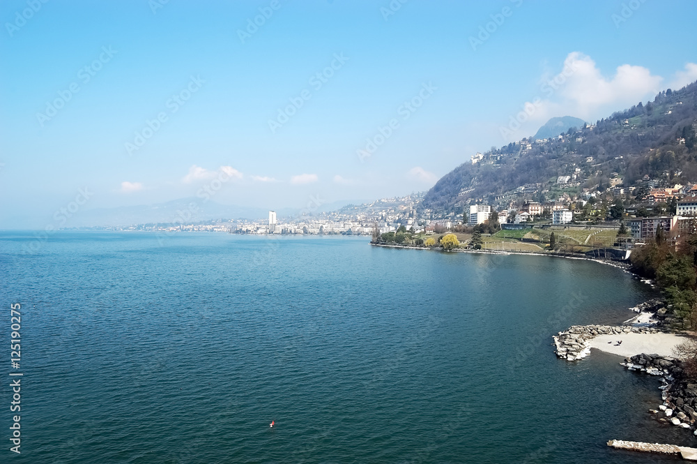 View the coast of Lake Geneva.