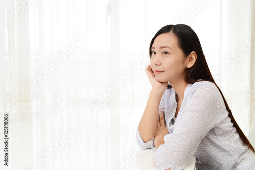 寛ぐ女性 Free Download 寛ぐ女性 - GFXLoad