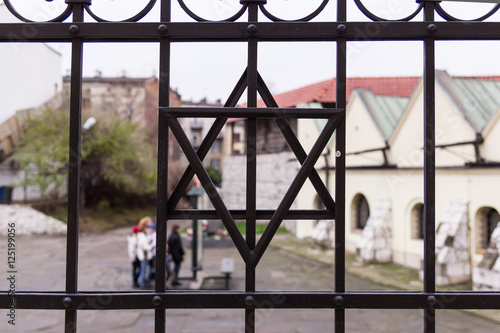Cancello con stella di David a Cracovia photo