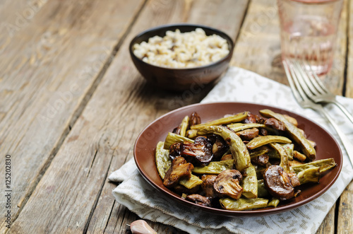 Roasted mushrooms with balsamic green beans
