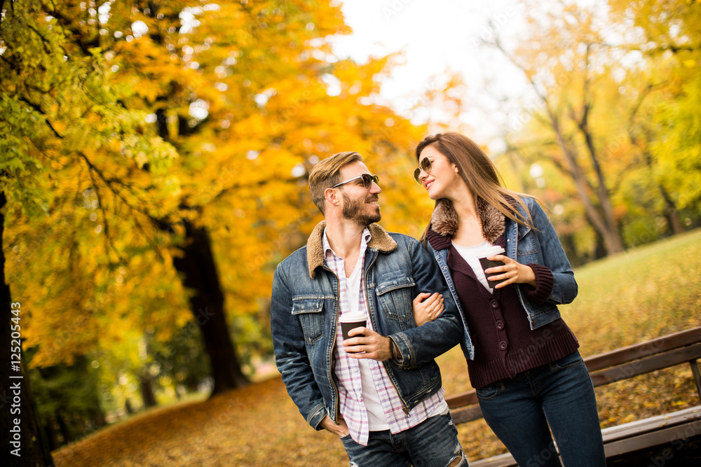Fototapeta premium Couple with coffee to go in the park