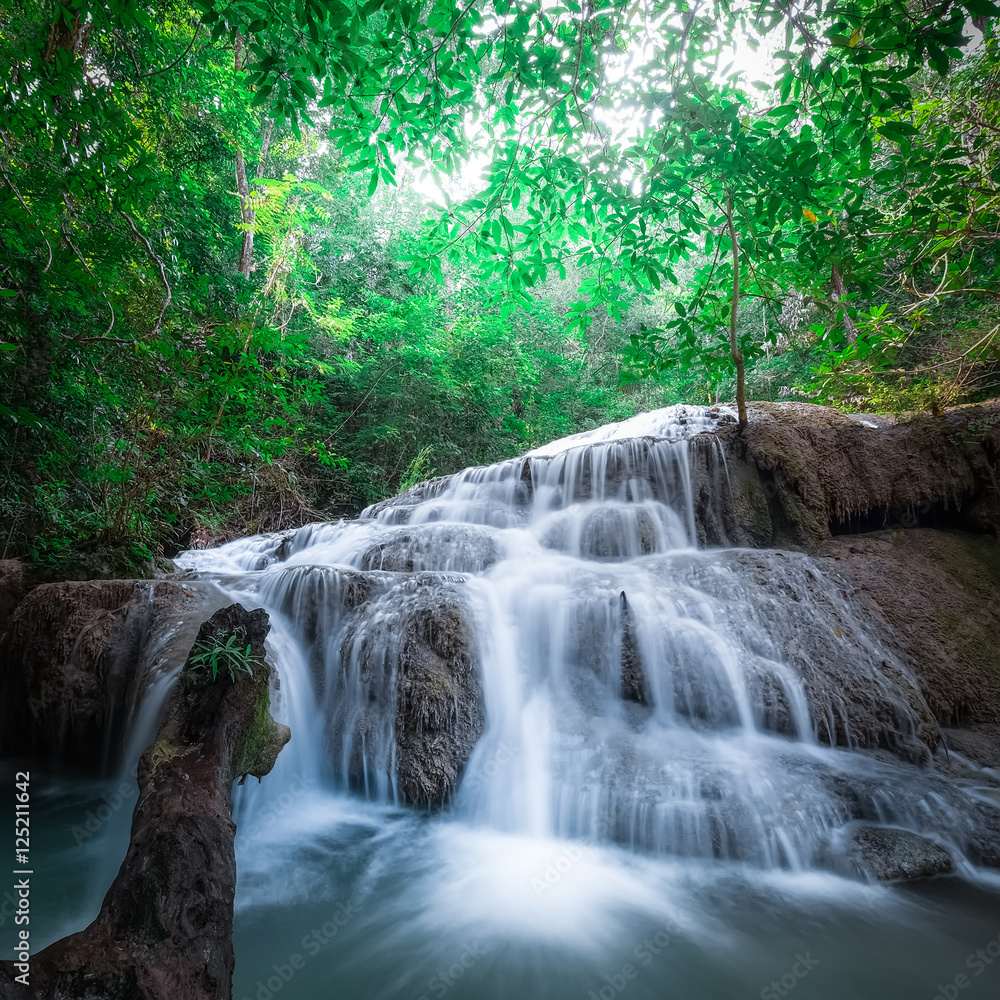 Obraz premium Jangle landscape with flowing turquoise water of Erawan cascade waterfall at deep tropical rain forest. National Park Kanchanaburi, Thailand