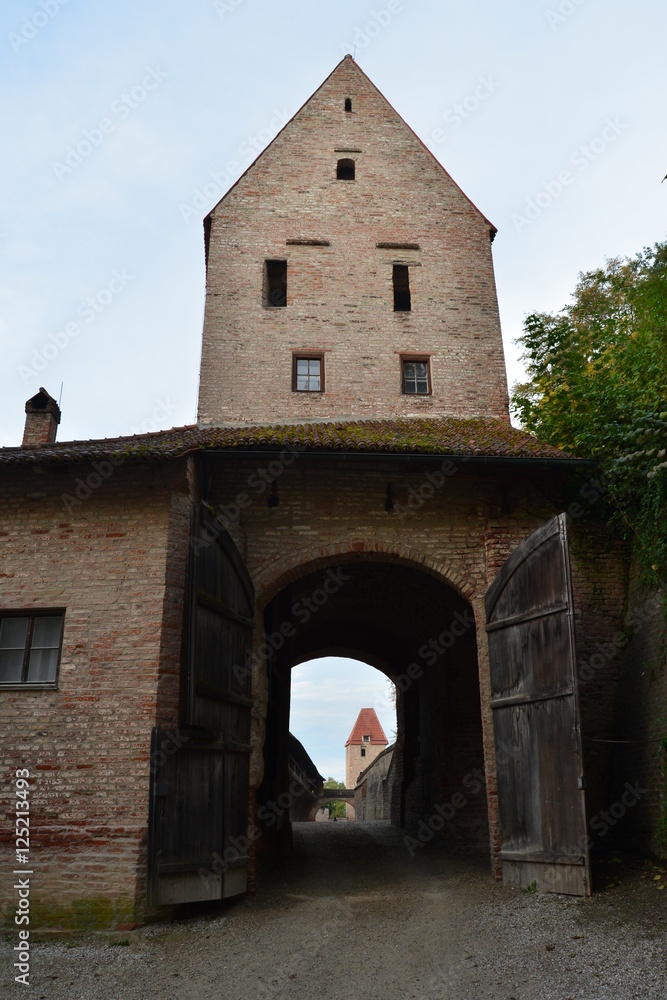 Äußerer Torbau mit Blick in den Zwingerweg (Burg Trausnitz) Äußerer Torbau mit Blick in den Zwingerweg (Burg Trausnitz)