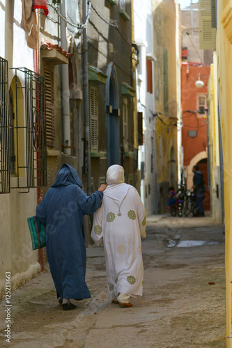 on streets of the old city in Morokko © Tortuga