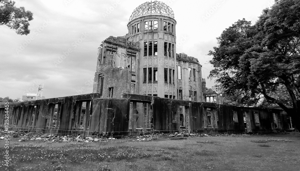 Fototapeta premium Kopuła Bomby Atomowej, Ruiny Prefektury Przemysłowej Hiroszimy