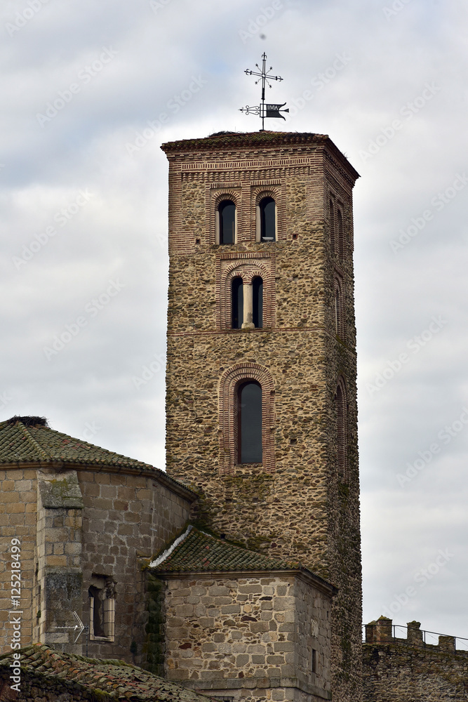 Torre de la Iglesia de Santa María del Castillo, en Buitrago de Lozoya. Siglos XIV-XV. Estilo gótico, reformada en los años 80. 