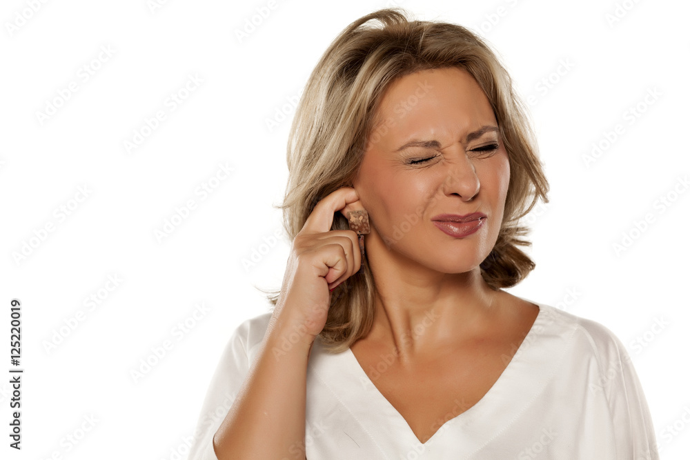 beautiful middle-aged women have itching in the ear beautiful middle-aged women have itching in the ear