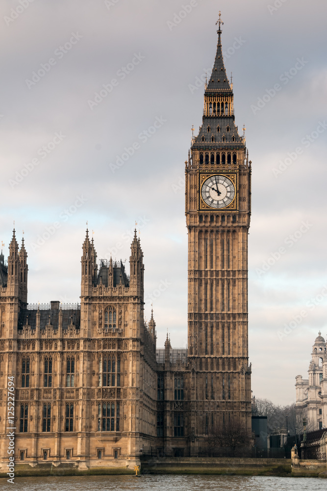 Big Ben portrait style set to right of frame