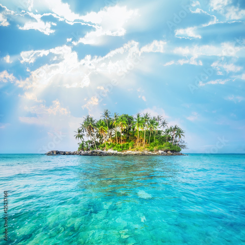Fototapeta Naklejka Na Ścianę i Meble -  Ocean landscape with palm trees at tropical island under blue sky. Thailand travel landscapes and destinations