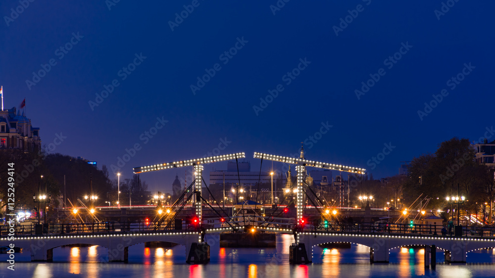 オランダ・アムステルダムの跳ね橋