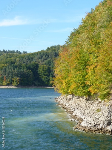 Jesień nad jeziorem. Solina. Bieszczady