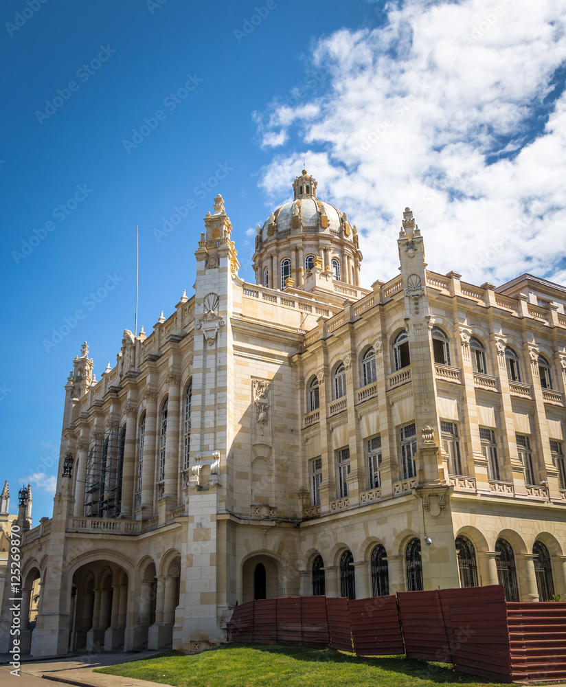Obraz premium Revolution museum, former Presidential palace - Havana, Cuba