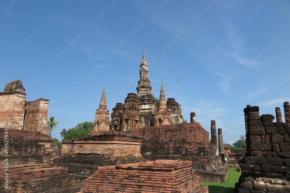 Obraz premium Sukhothai historical park, Wat Mahathat, Unesco world heritage, Sukhothai Thailand