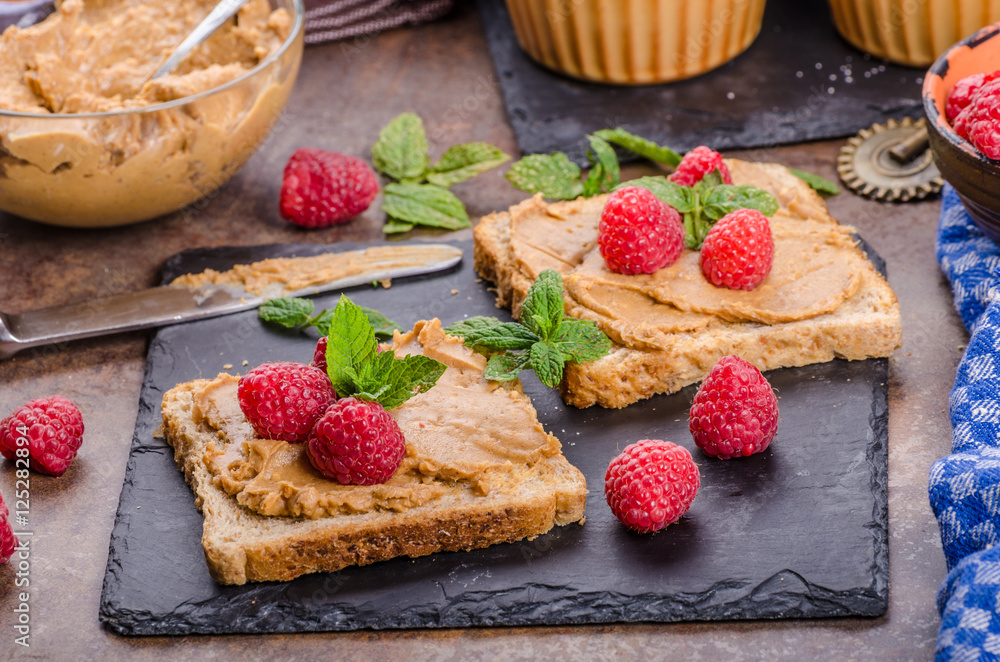 Toast with peanut butter and berries