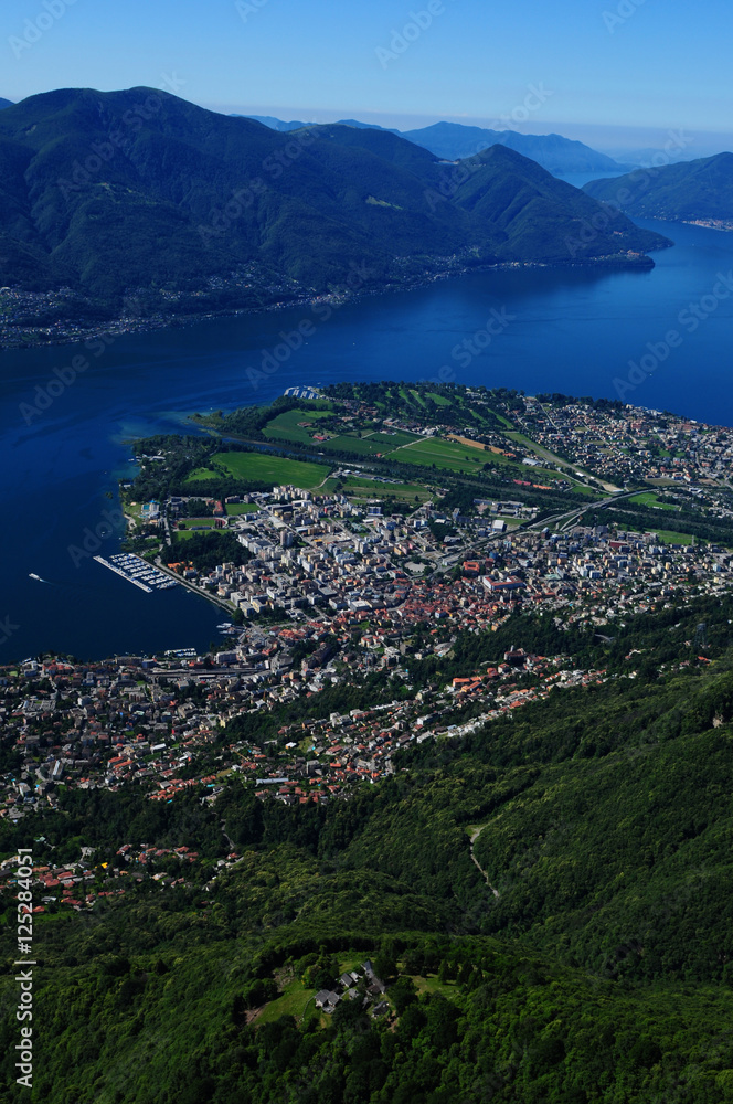 Luftaufnahme des Maggiaflussdelta bei Ascona  und des Lido von Locarno am Lago Maggiore im Tessin