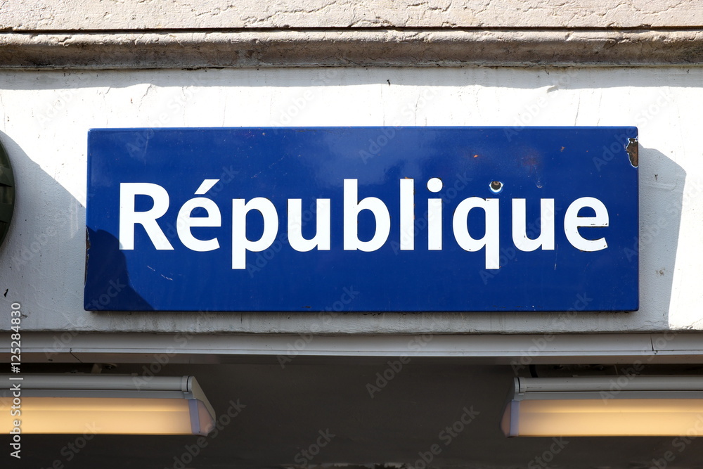 République. Plaque émaillée bleue avec lettres blanches. Place de la République, Paris, France. République. Plaque émaillée bleue avec lettres blanches. Place de la République, Paris, France.
