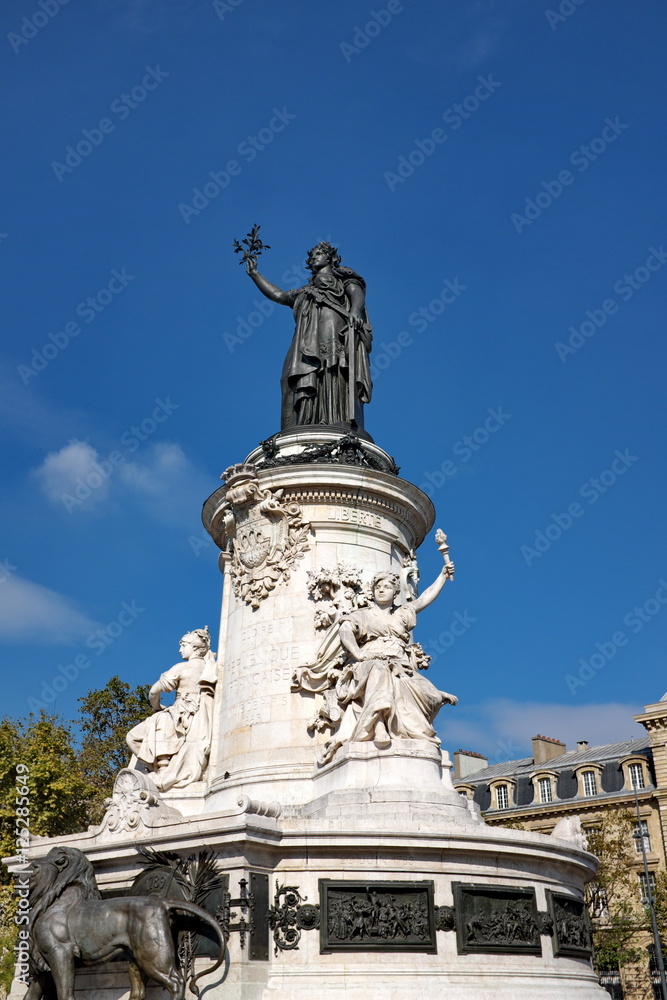 Statue de la république. Place de la République, Paris.