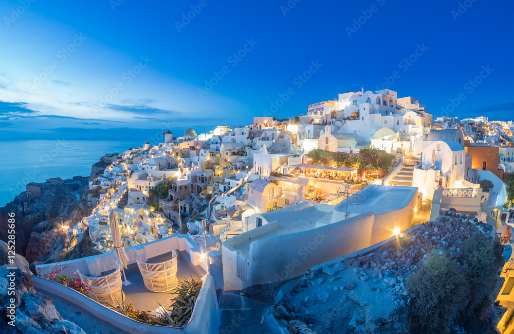 Obraz premium Oia village at sunset, Santorini island