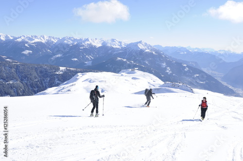 Österreich: Wintersportort in den Ost-Tiroler Alpen © gmcphotopress