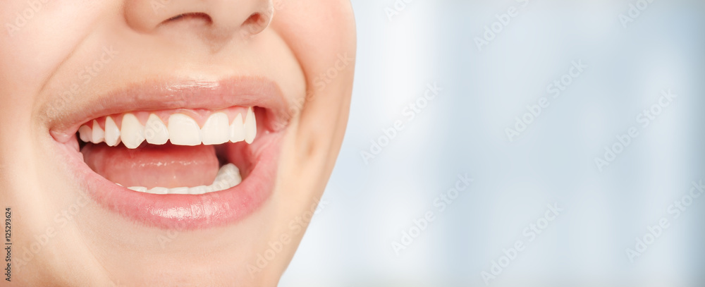 Obraz premium Smiling young woman. 