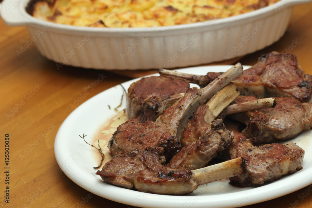 Lammcarree mit Kartoffelgratin Lammcarree mit Kartoffelgratin