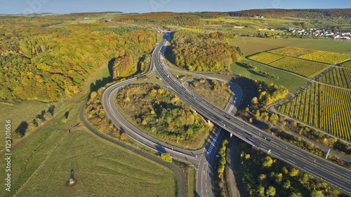 Luftaufnahme Autobahn Herz Liebe Herbst Fahrbahn