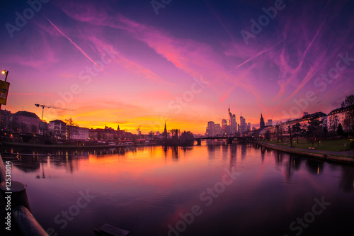 Frankfurt Skyline Sonnenuntergang © Jargalmaa
