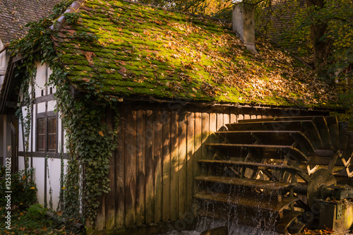Obraz na plátně Half Timber House Cottage Village River Waterwheel Architecture