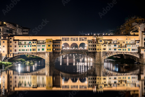 Night view of the historic bridge of Ponte Vecchio in Florence © Overburn