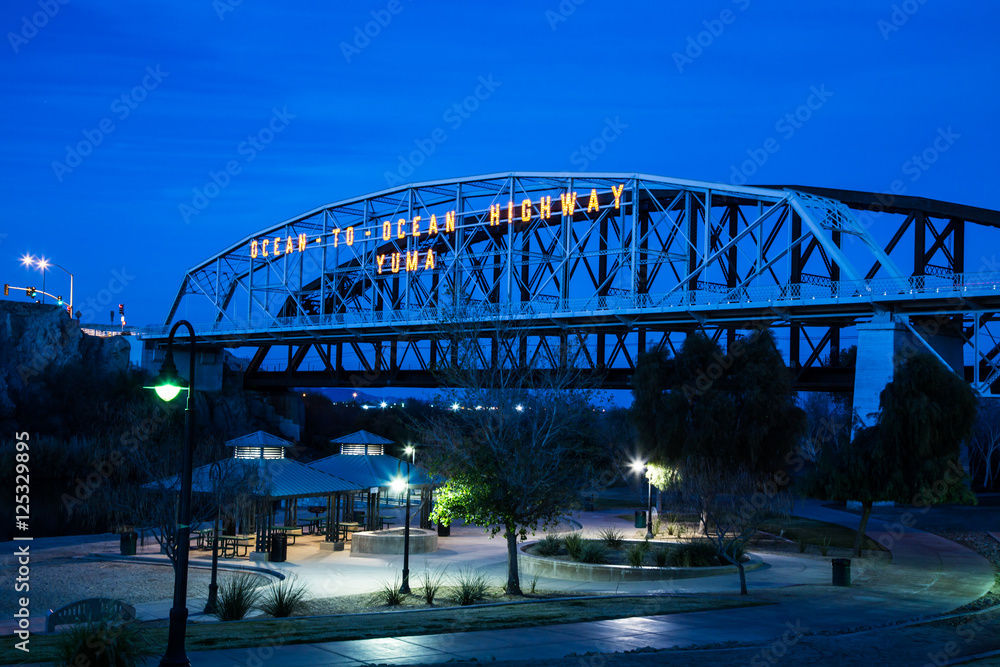 Obraz premium Ocean to Ocean bridge