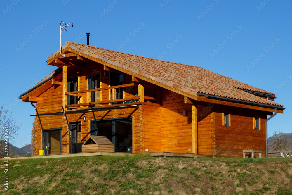 chalet en bois dans la campagne chalet en bois dans la campagne