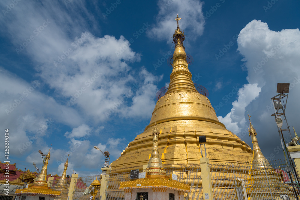 Fototapeta premium Botataung pagoda, Yangon, Myanmar
