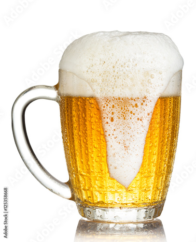 Obraz na plátně cold mug of beer with foam isolated on white background