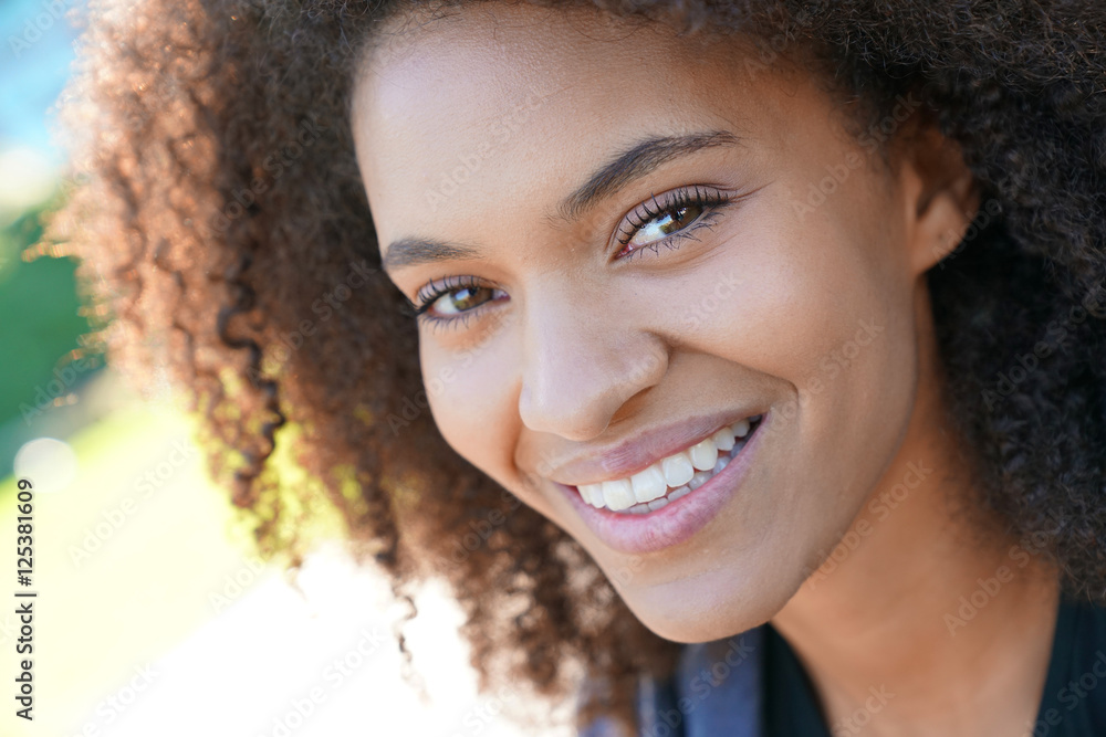 Fototapeta premium Portrait of beautiful mixed raced girl in Roosevelt island