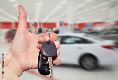 Dealer hand with a car key.