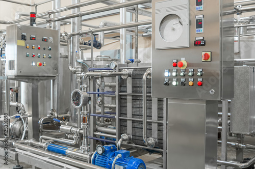 Factory and industrial production plant for the manufacture of beverages