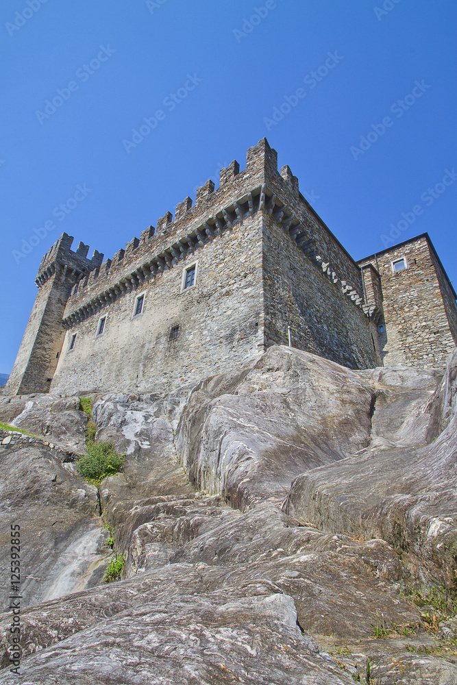 bellinzona castello sasso corbaro svizzera