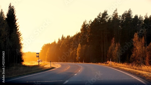 Finnische Straße bei Sonnenuntergang photo