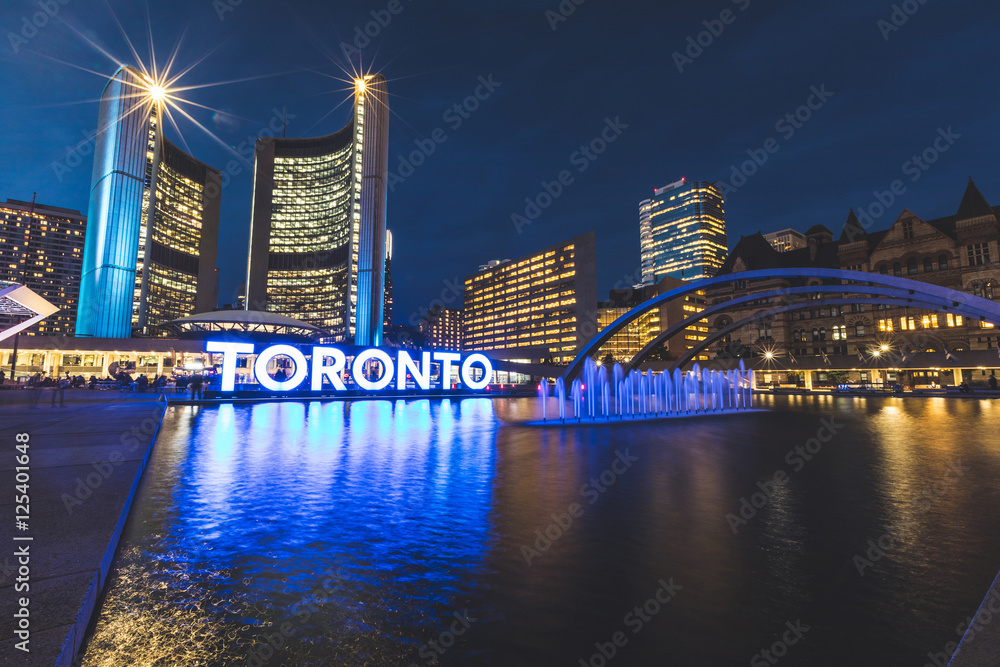 Nathan Phillips square in Toronto at night - obrazy, fototapety, plakaty 