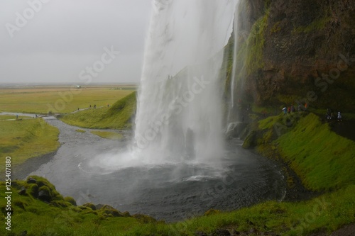 Wasserfall Seljalandsfoss im Süden Islands
