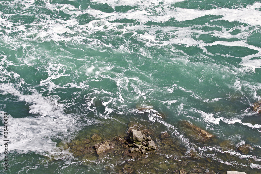 Beautiful picture with the water near amazing Niagara falls