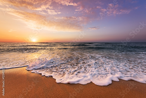 Fototapet Beautiful tropical sunrise on the beach.